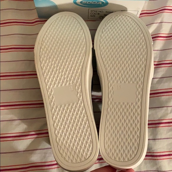 Shoes 👟 - Picture 3 of 5